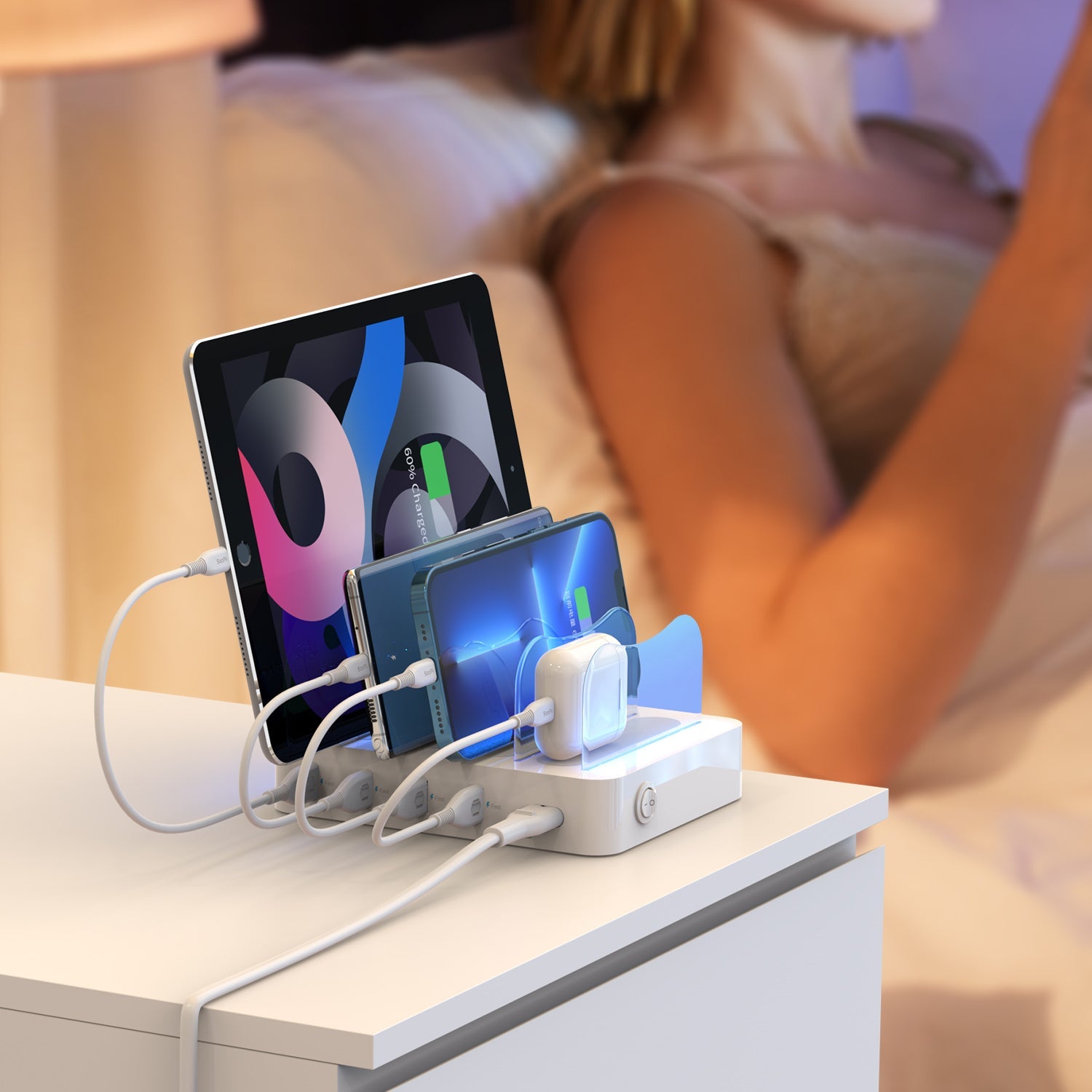 SooPii CS40 charging station with 22W power and four ports, featuring four mixed charging cables for multiple device compatibility.