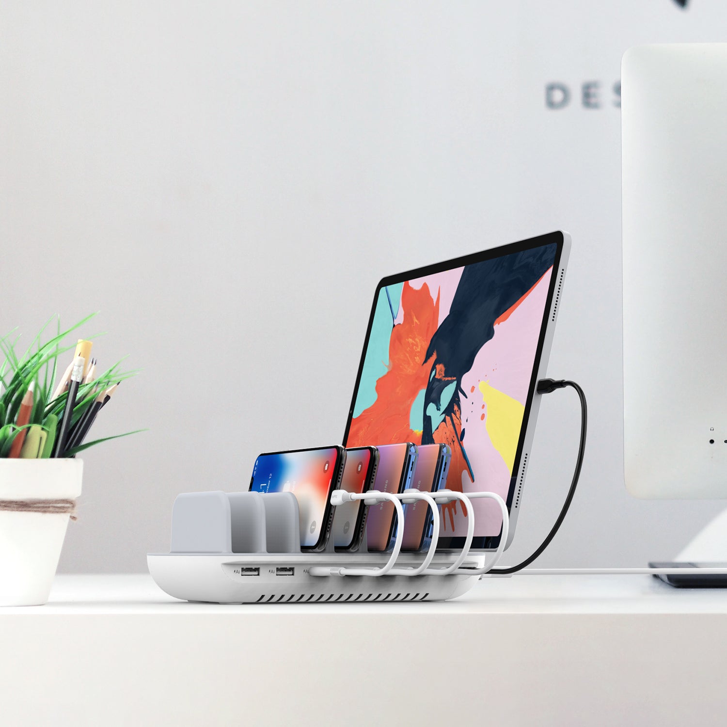SooPii CS70 70W charging station with 7 ports and mixed cables, designed for fast, multi-device charging.